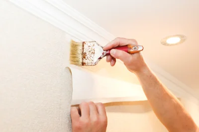 Pose de papier peint à Pis — revêtements muraux et toiles de verre